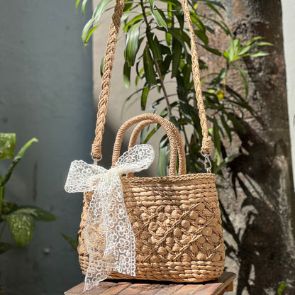 Straw bow bag