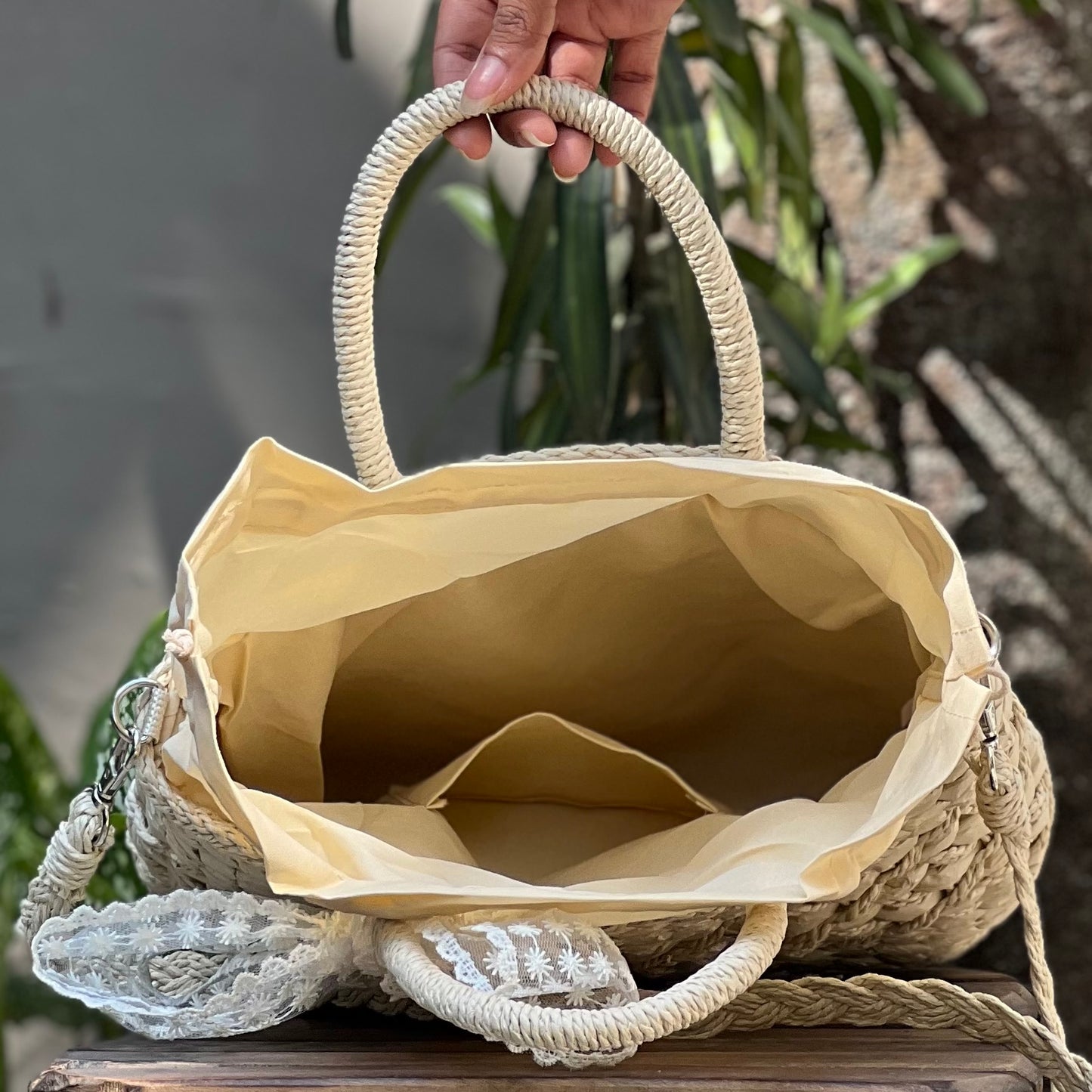 Straw bow bag