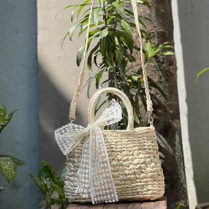 Straw bow bag