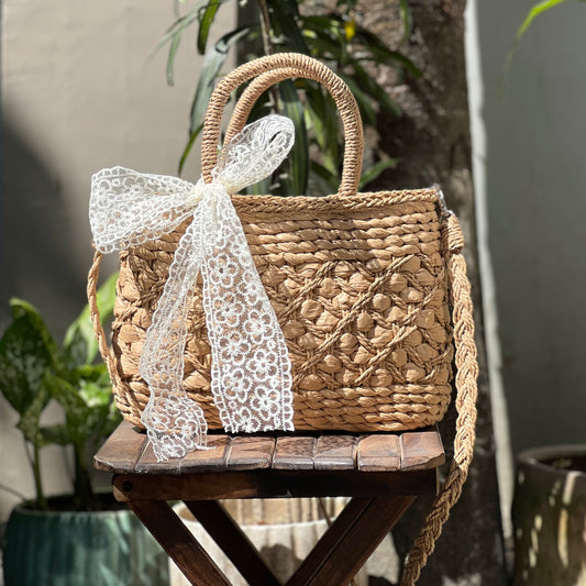 Straw bow bag