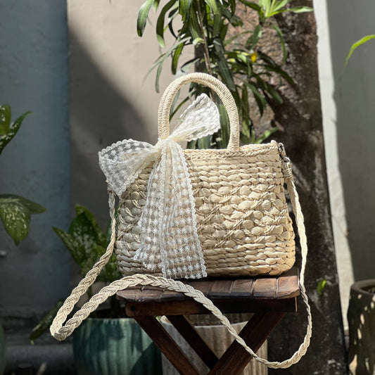 Straw bow bag