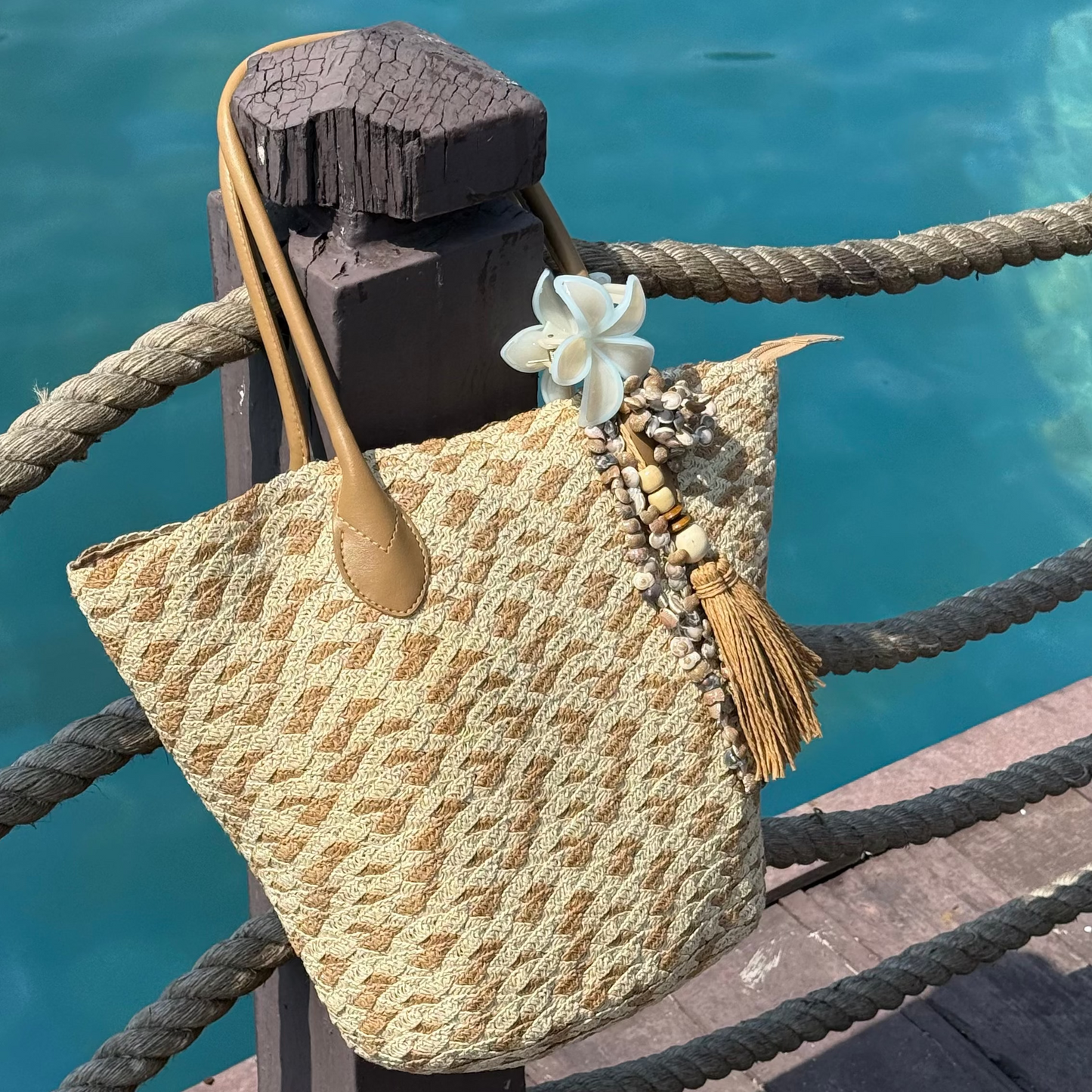 Wavey Straw Shopper